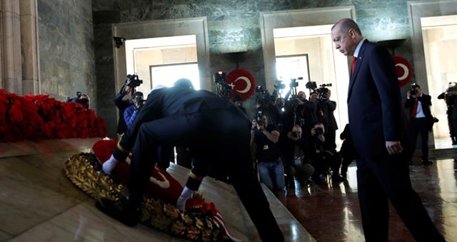 Ata'nın huzuruna çıkan Cumhurbaşkanı Erdoğan'dan dikkat çeken sözler