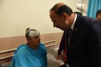 Şanlıurfa Valisi Yaralıları Hastanede ziyaret etti